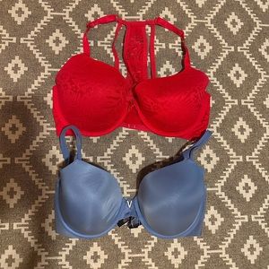 2 Victoria secret bras